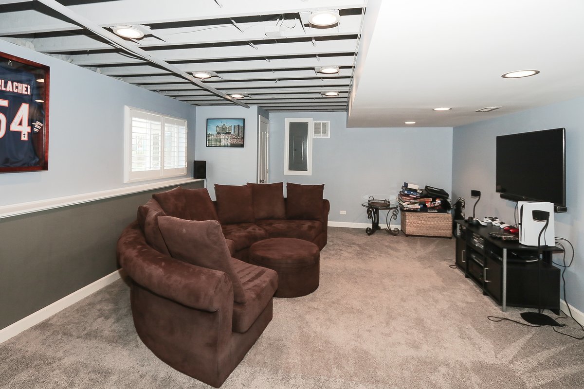 1110 Waterfront Lane, Pingree Grove, IL 60140