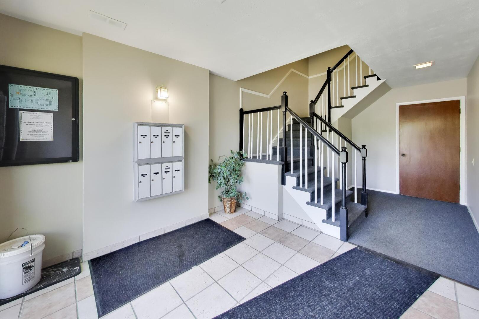 2640 N Windsor Drive #103, Arlington Heights, IL 60004