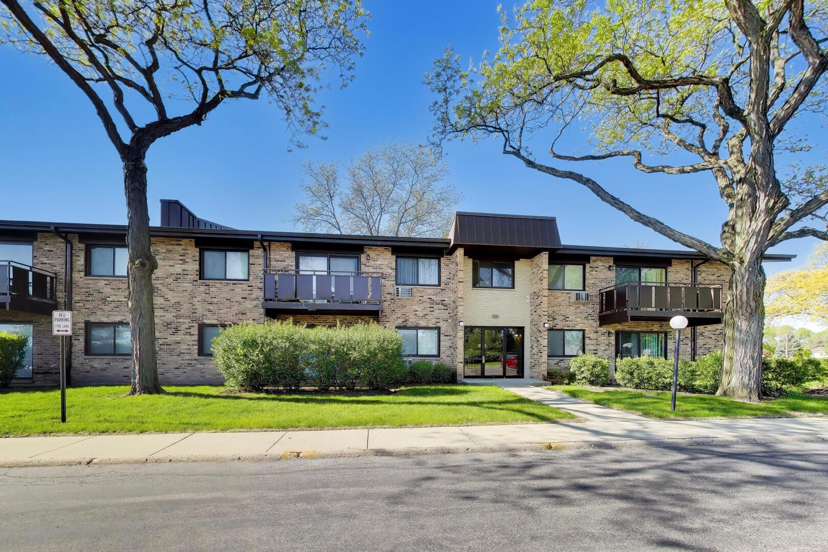 2640 N Windsor Drive #103, Arlington Heights, IL 60004