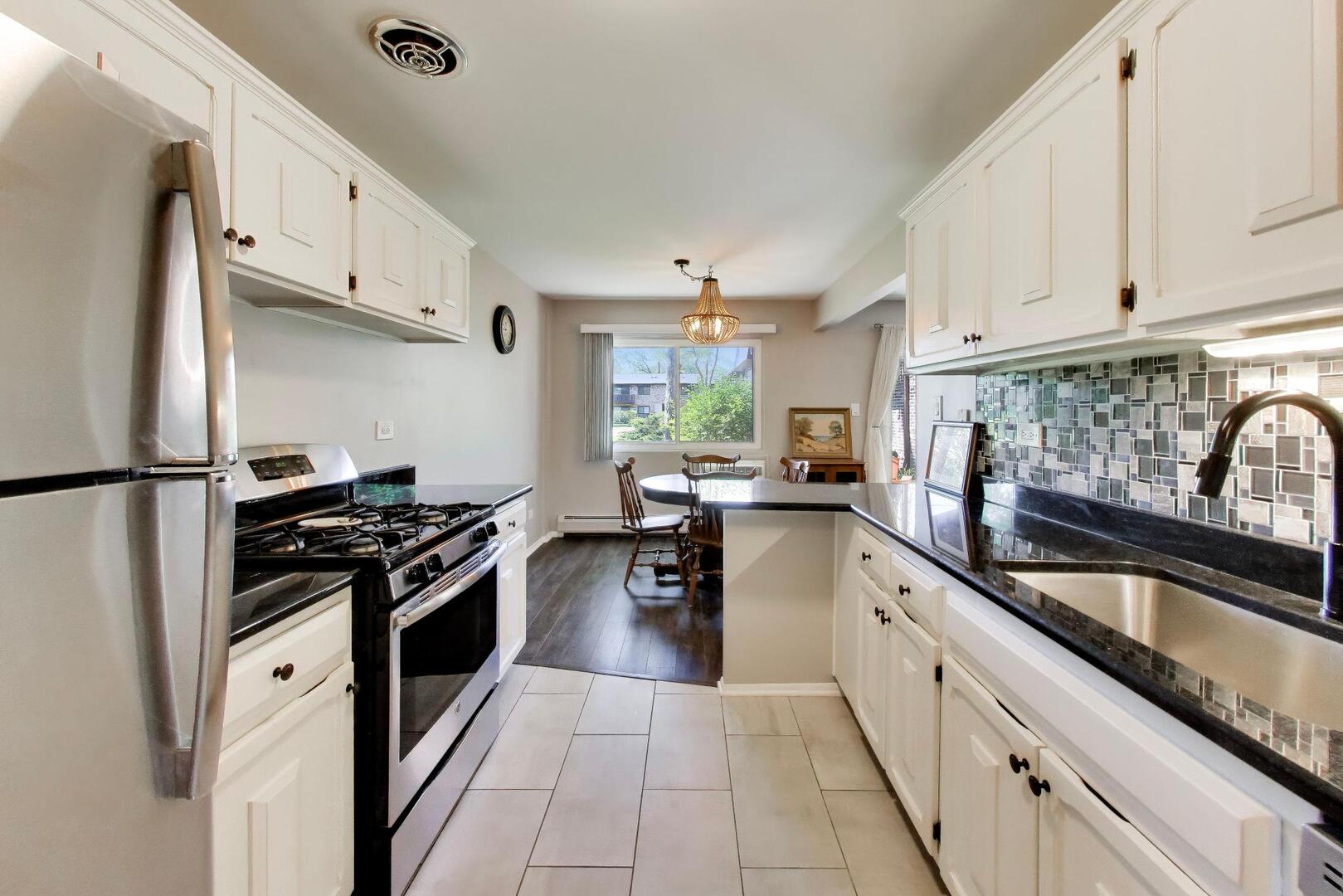 2640 N Windsor Drive #103, Arlington Heights, IL 60004