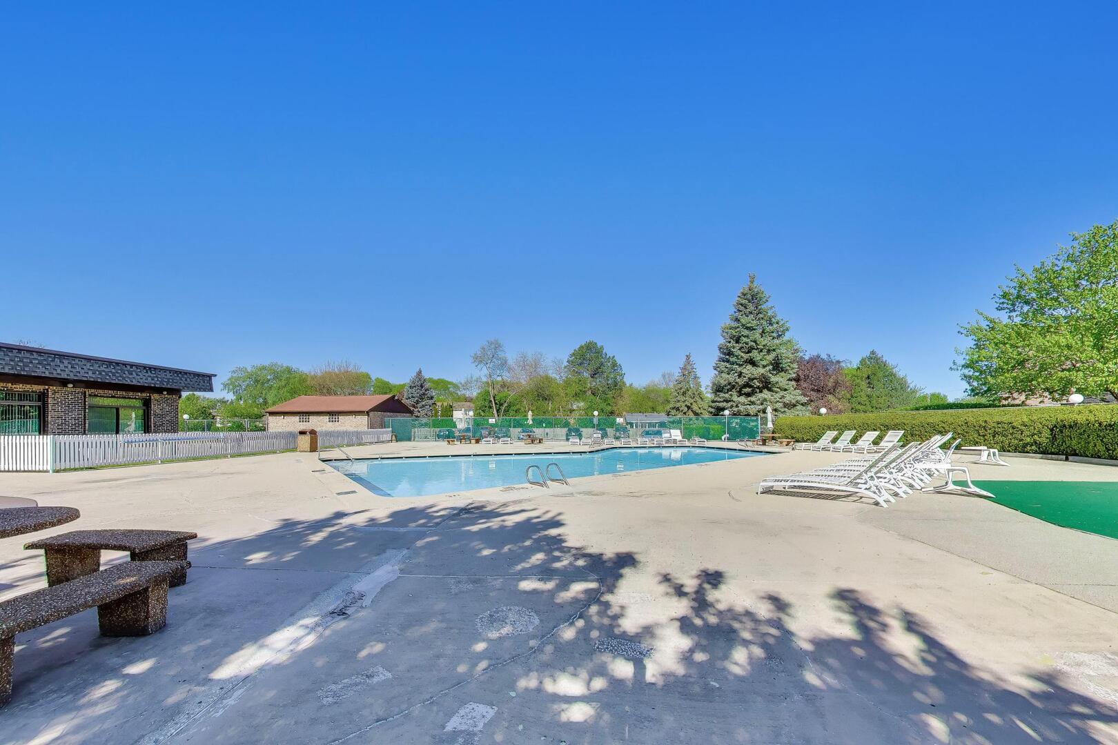 2640 N Windsor Drive #103, Arlington Heights, IL 60004