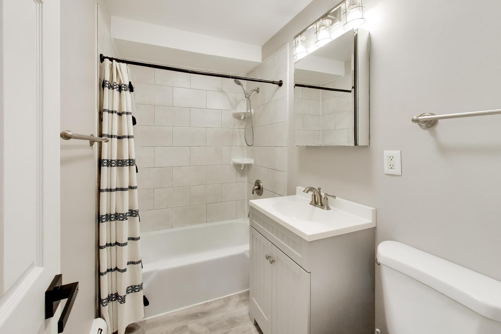 2640 N Windsor Drive #103, Arlington Heights, IL 60004