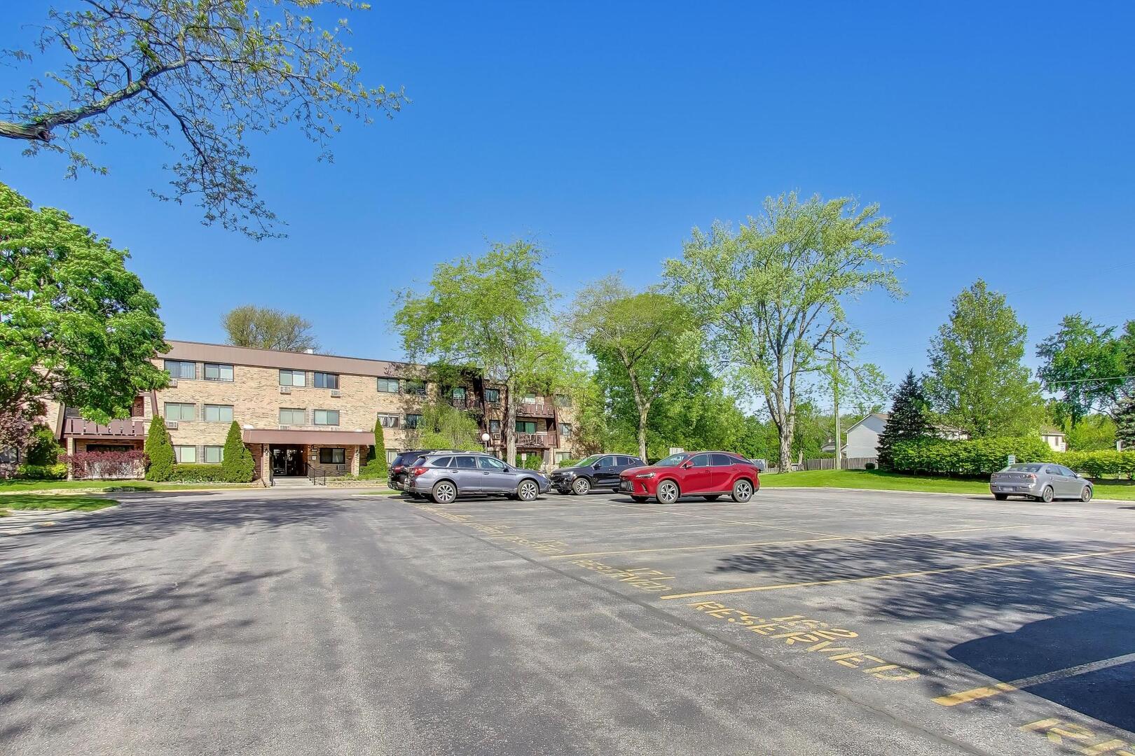 2640 N Windsor Drive #103, Arlington Heights, IL 60004