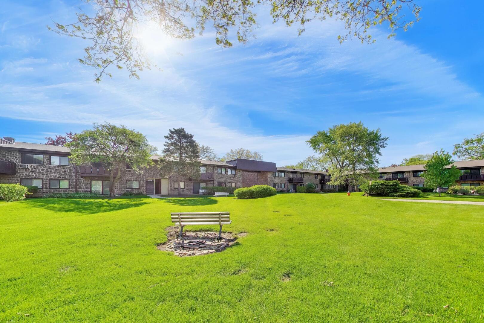 2640 N Windsor Drive #103, Arlington Heights, IL 60004