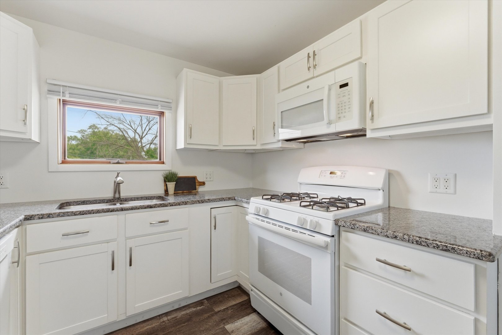 3537 N Lewis Avenue, Beach Park, IL 60087