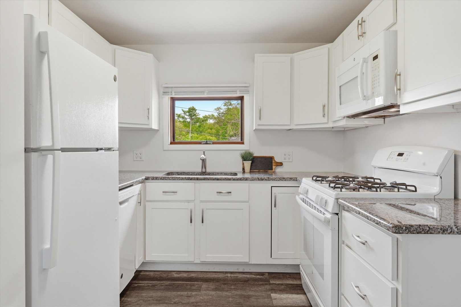 3537 N Lewis Avenue, Beach Park, IL 60087