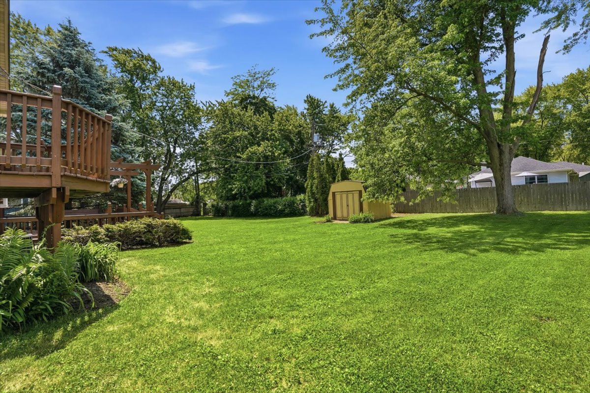 1707 Cherrywood Lane, Lindenhurst, IL 60046