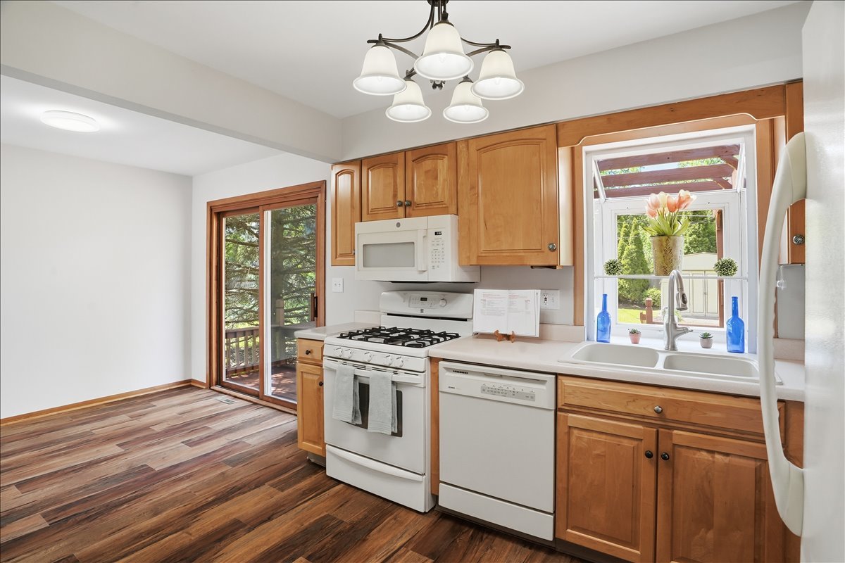 1707 Cherrywood Lane, Lindenhurst, IL 60046