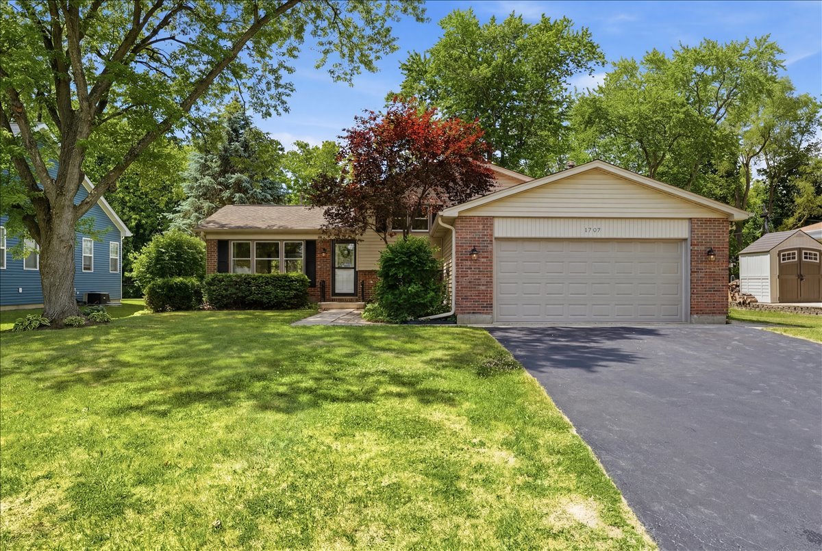 1707 Cherrywood Lane, Lindenhurst, IL 60046