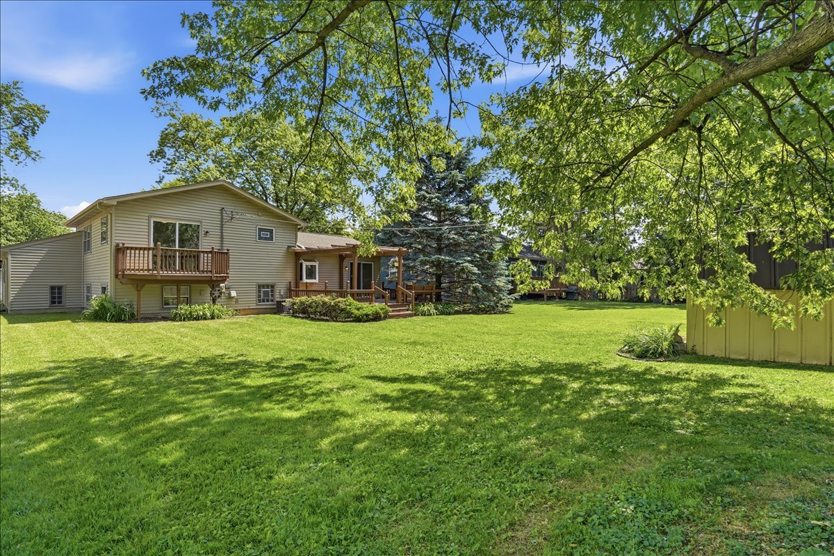 1707 Cherrywood Lane, Lindenhurst, IL 60046