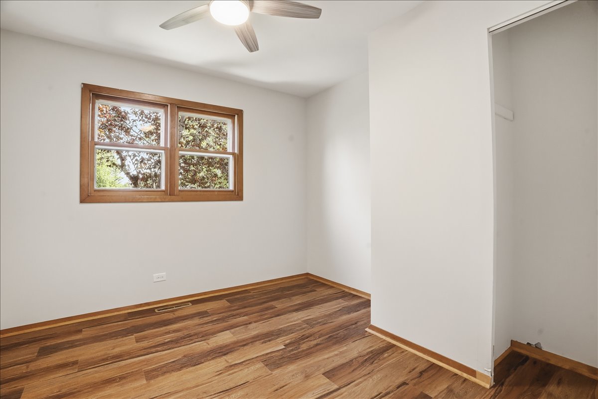 1707 Cherrywood Lane, Lindenhurst, IL 60046