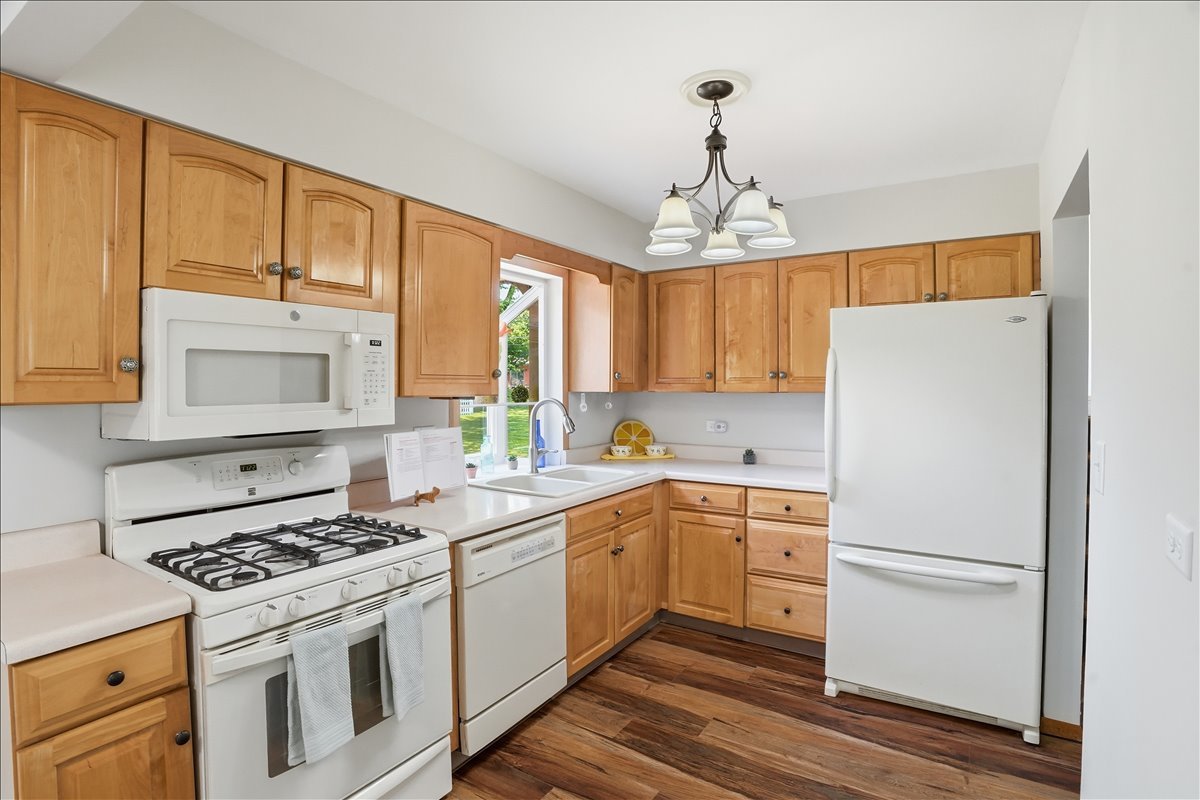 1707 Cherrywood Lane, Lindenhurst, IL 60046