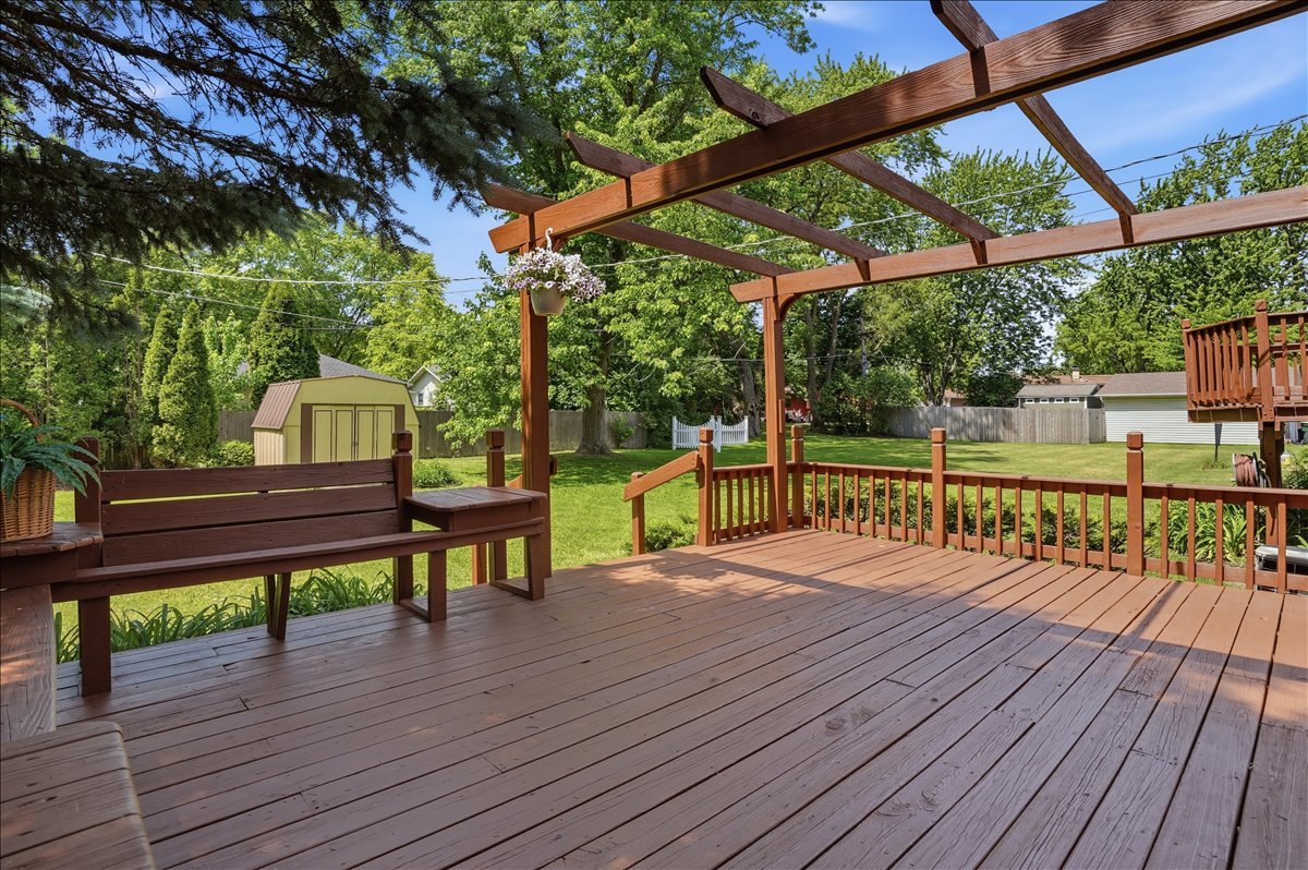 1707 Cherrywood Lane, Lindenhurst, IL 60046