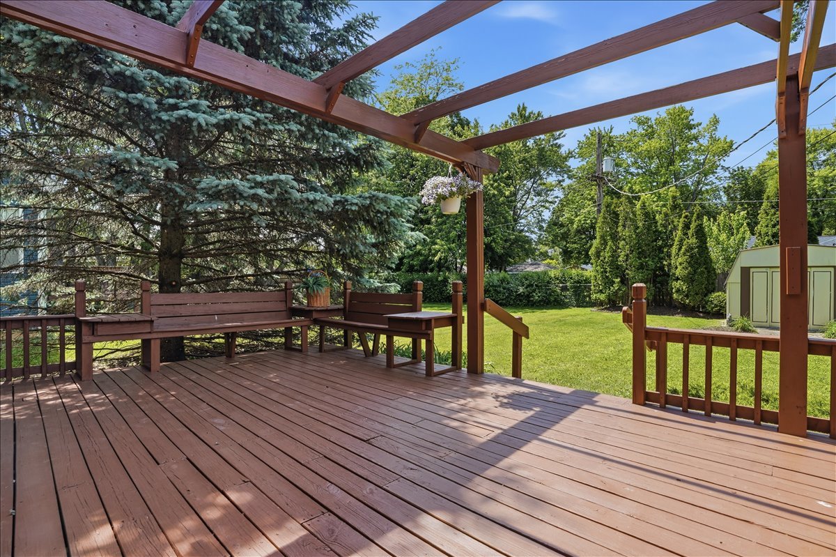 1707 Cherrywood Lane, Lindenhurst, IL 60046