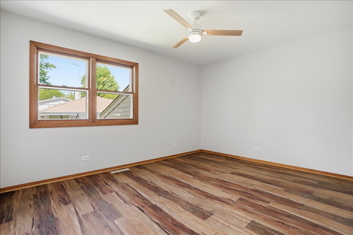 1707 Cherrywood Lane, Lindenhurst, IL 60046