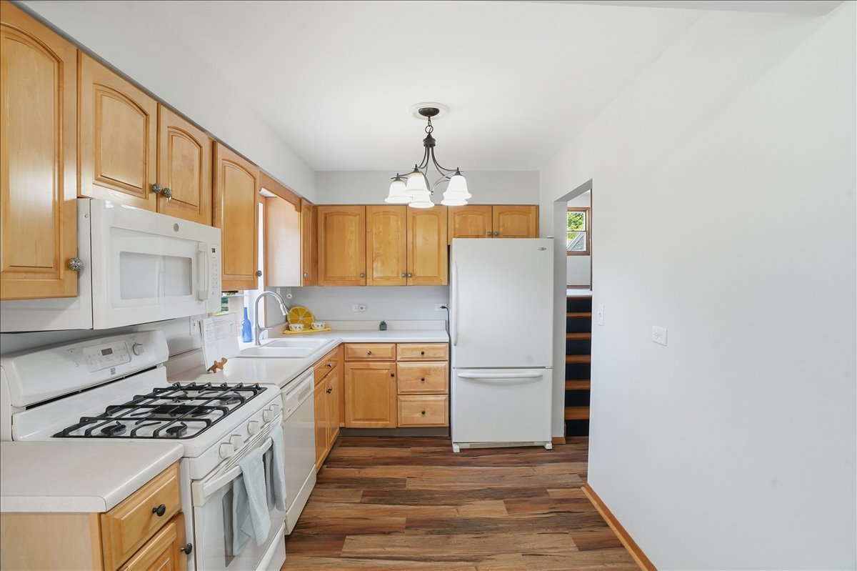 1707 Cherrywood Lane, Lindenhurst, IL 60046