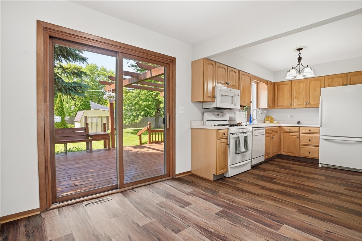 1707 Cherrywood Lane, Lindenhurst, IL 60046