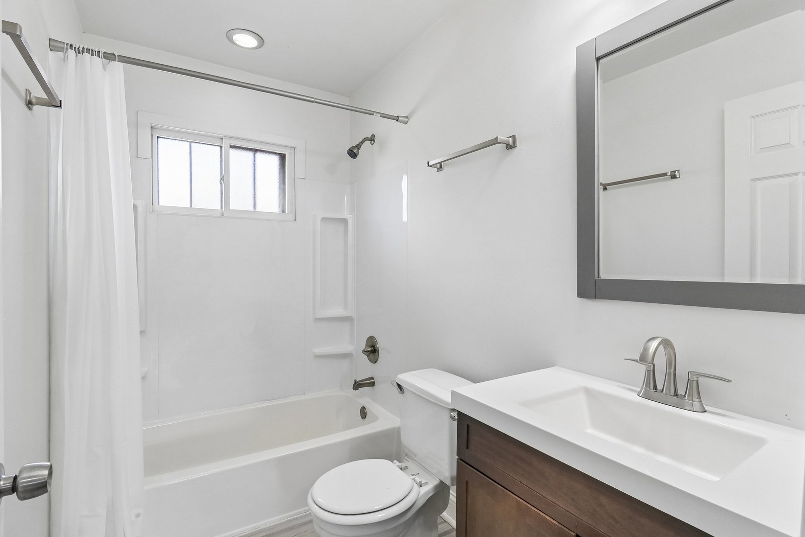 207 N Idlewild Avenue, Mundelein, IL 60060