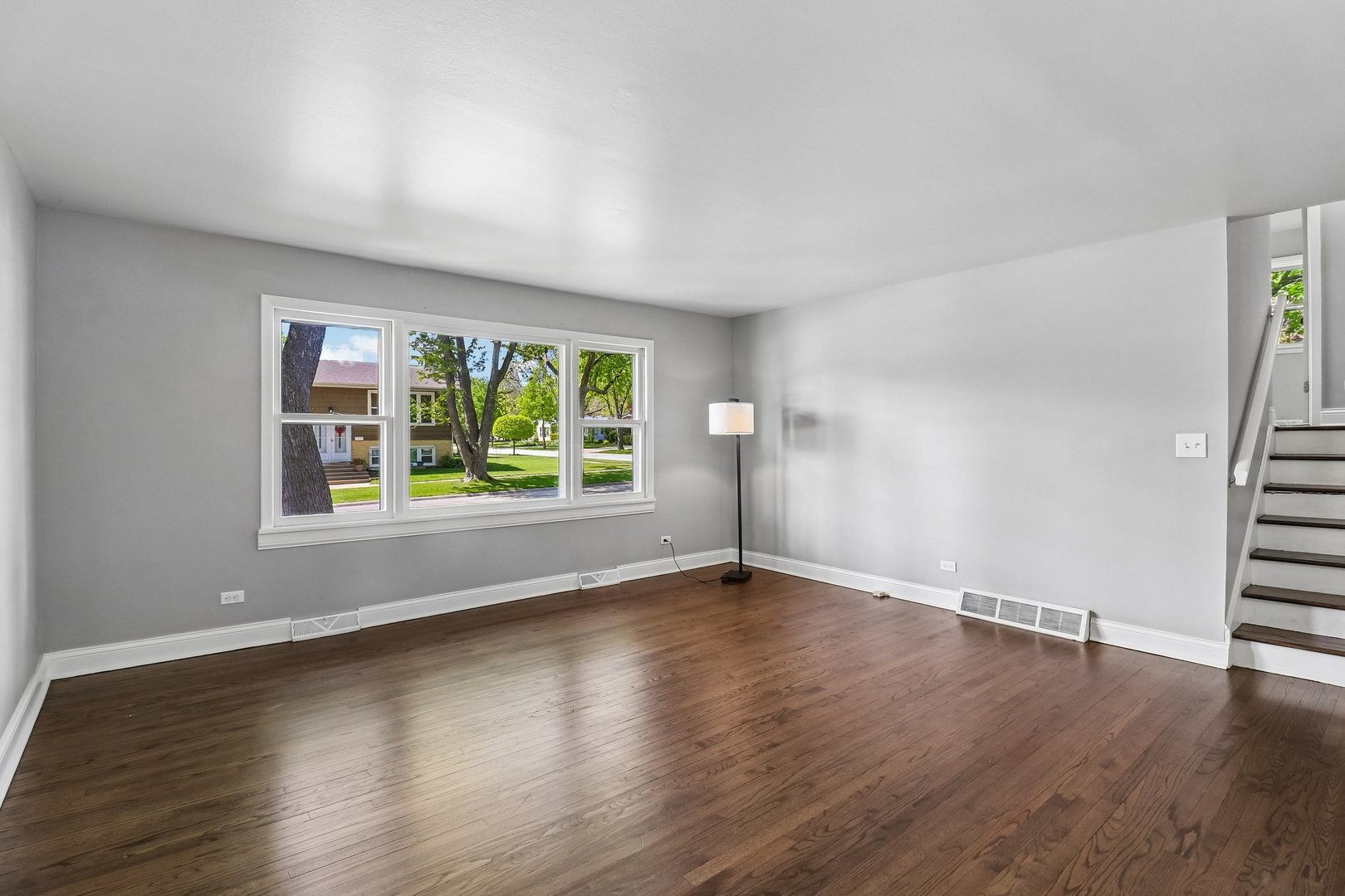 207 N Idlewild Avenue, Mundelein, IL 60060