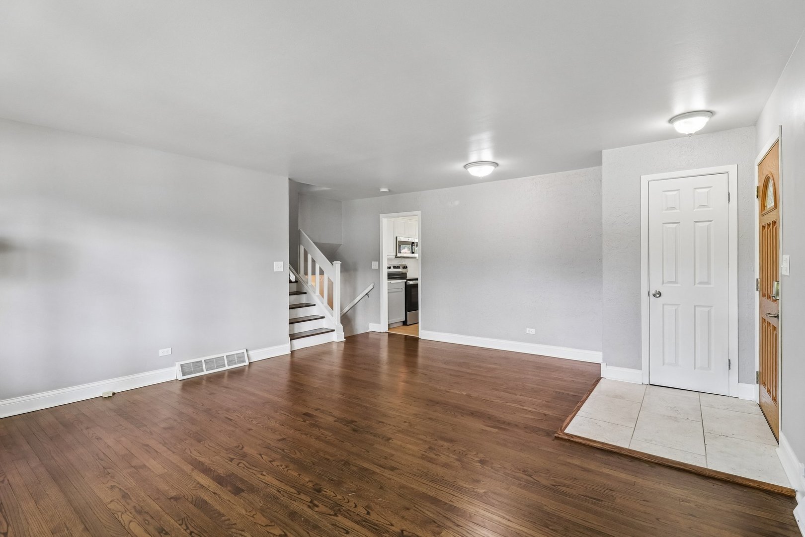 207 N Idlewild Avenue, Mundelein, IL 60060