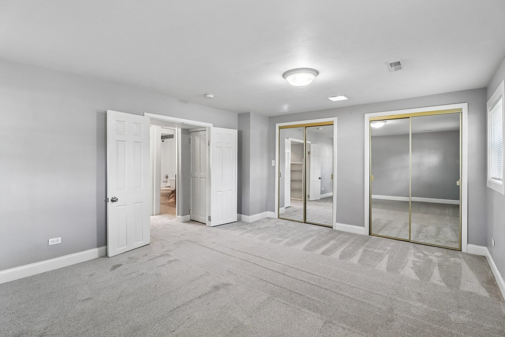 207 N Idlewild Avenue, Mundelein, IL 60060