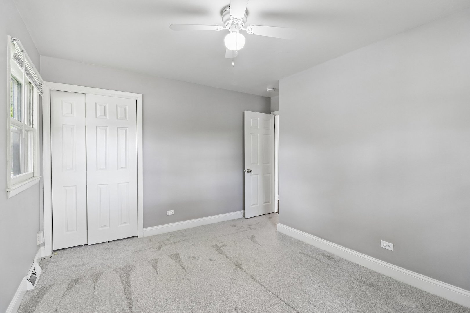 207 N Idlewild Avenue, Mundelein, IL 60060