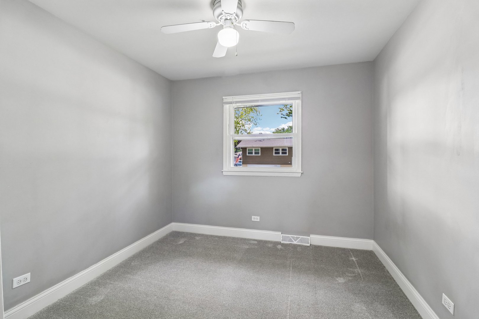 207 N Idlewild Avenue, Mundelein, IL 60060