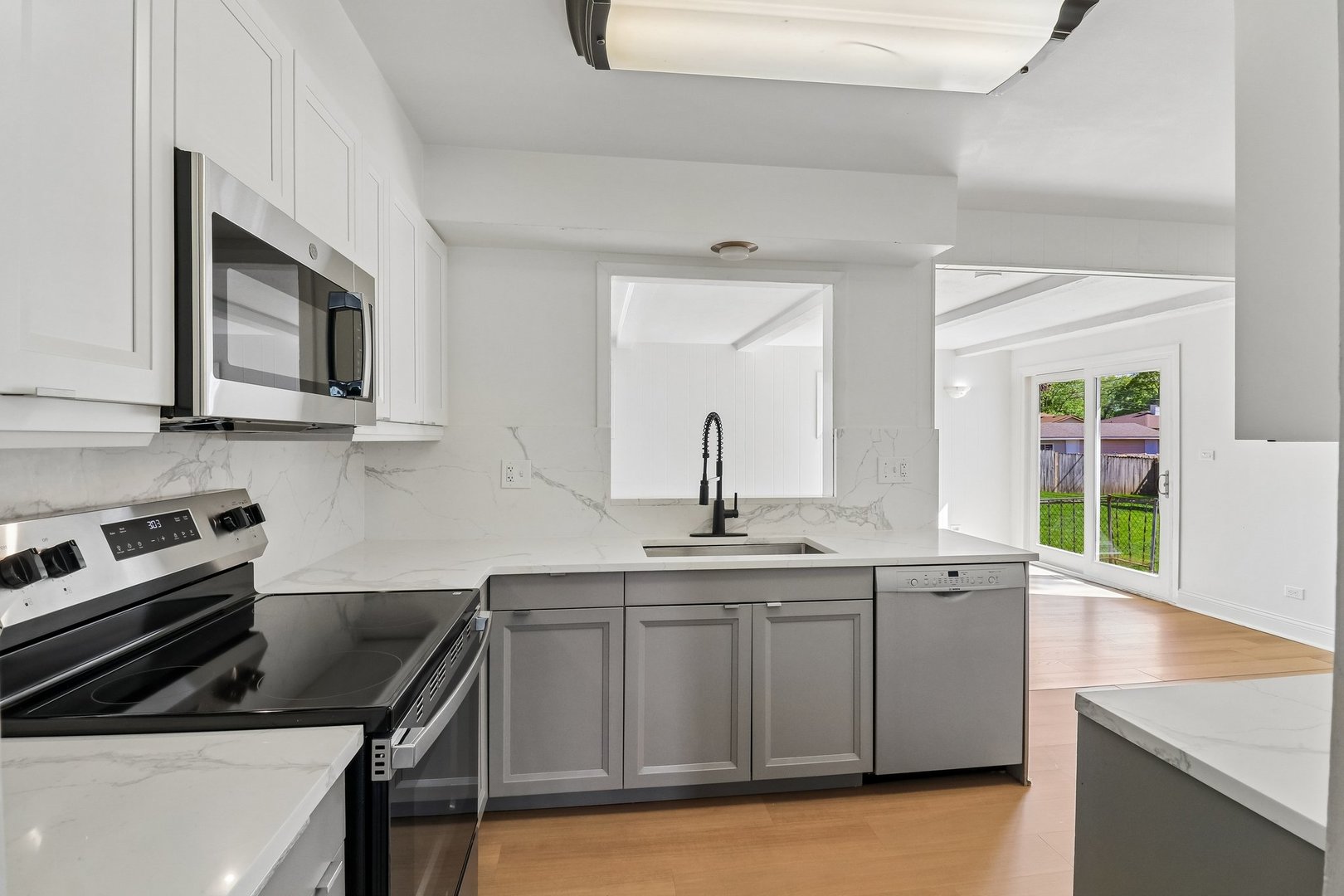 207 N Idlewild Avenue, Mundelein, IL 60060