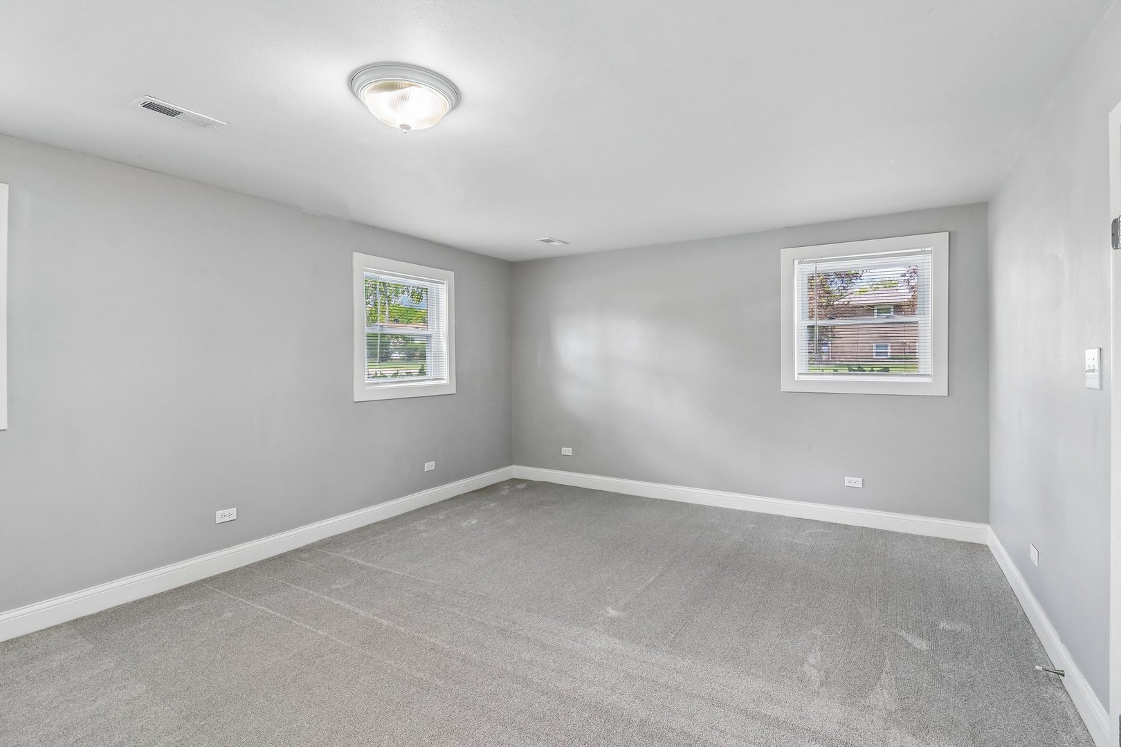 207 N Idlewild Avenue, Mundelein, IL 60060