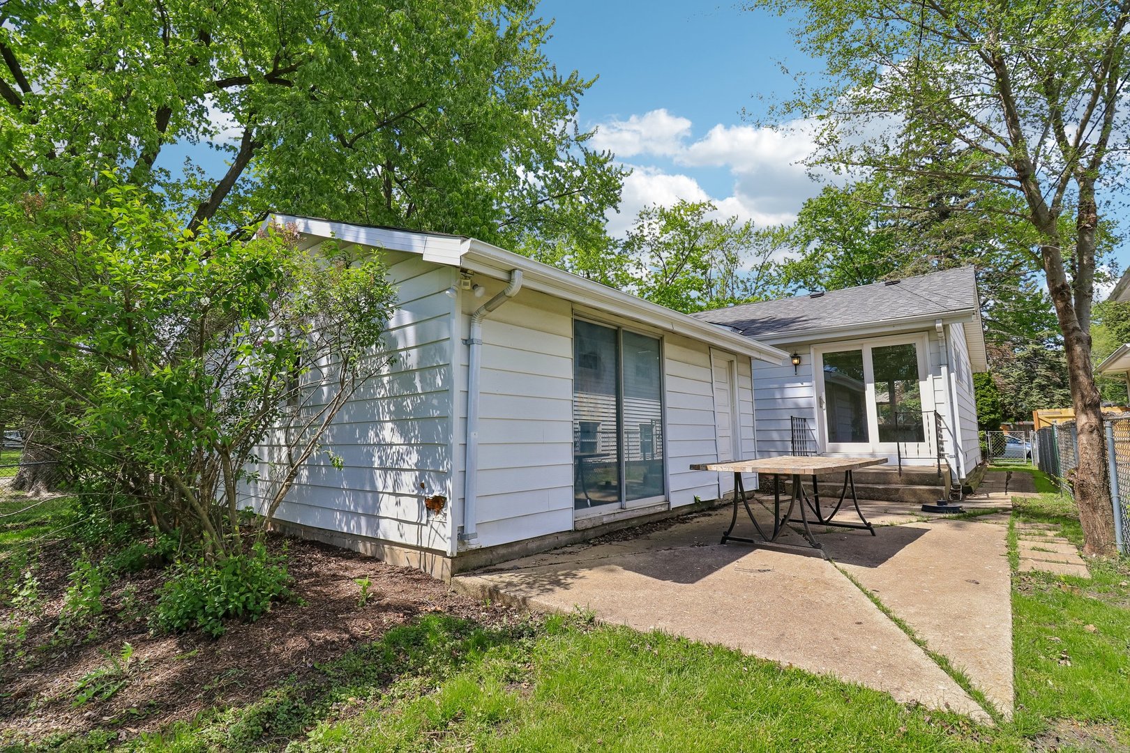 207 N Idlewild Avenue, Mundelein, IL 60060