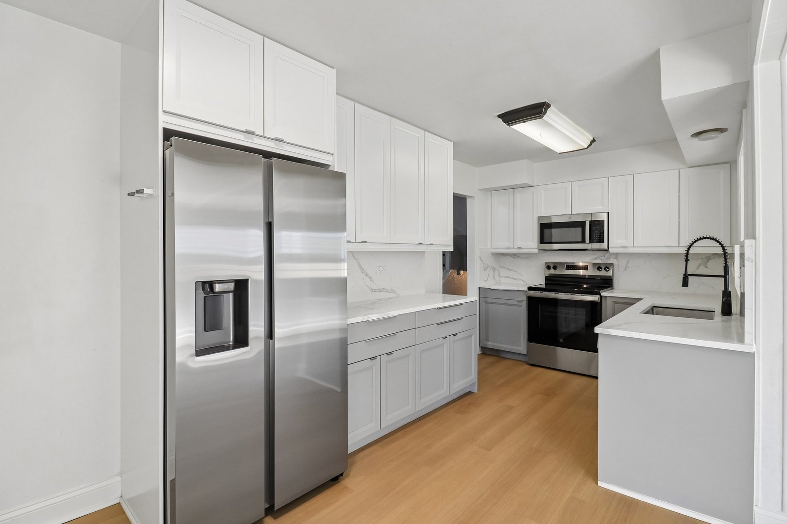 207 N Idlewild Avenue, Mundelein, IL 60060