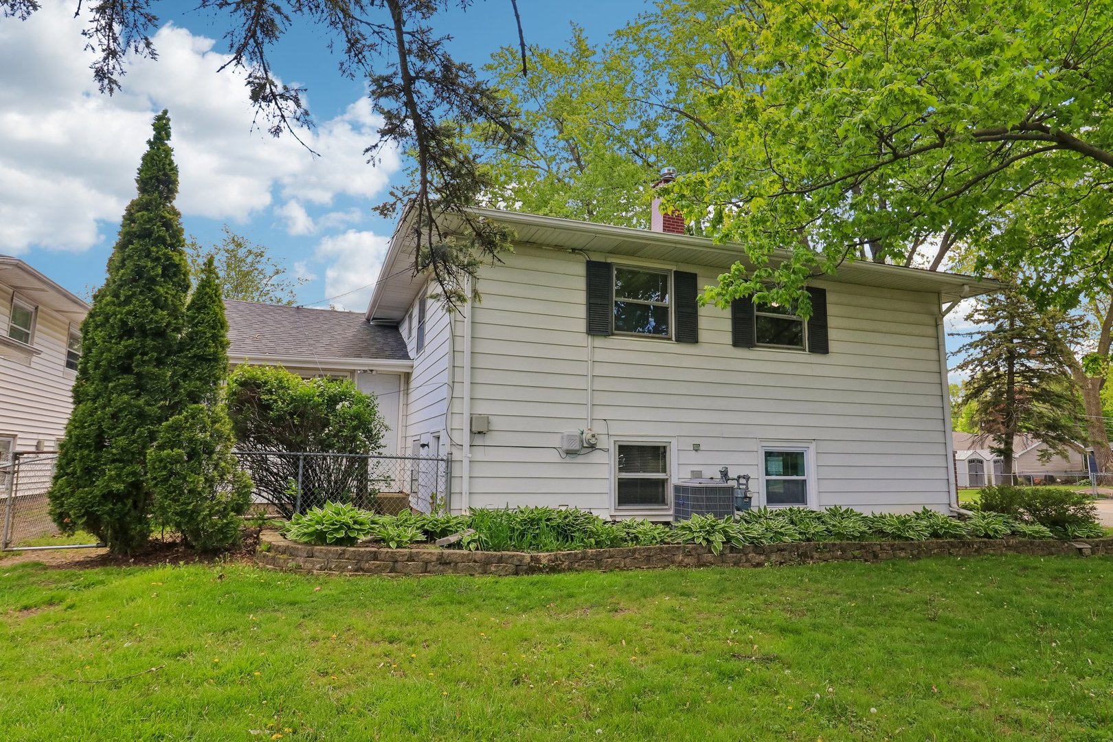 207 N Idlewild Avenue, Mundelein, IL 60060