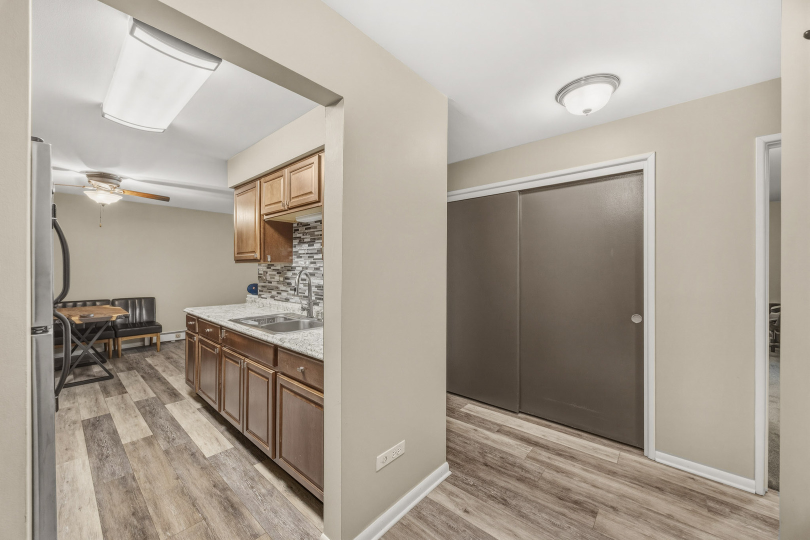 1198 ROYAL GLEN Drive #304A, Glen Ellyn, IL 60137