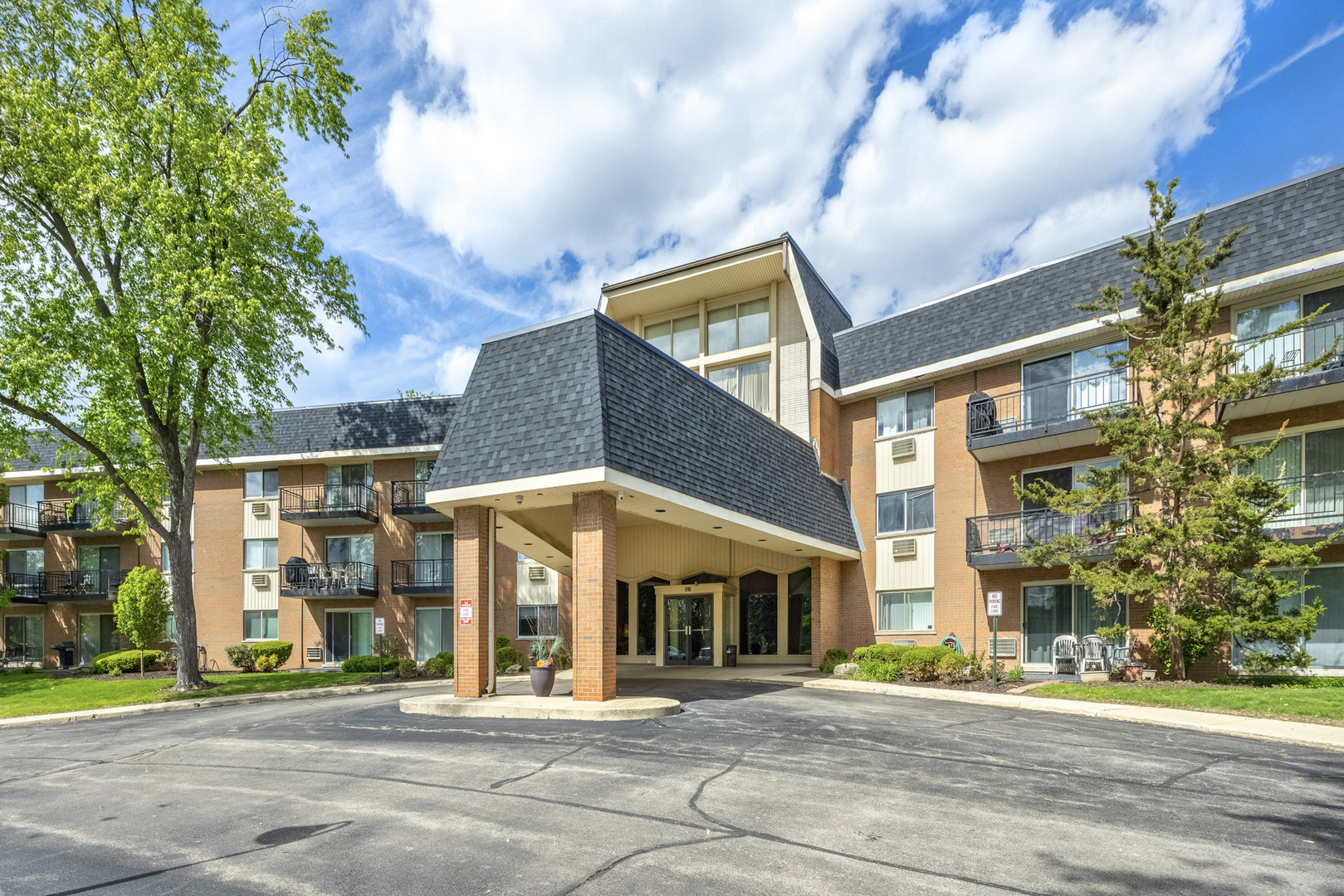 1198 ROYAL GLEN Drive #304A, Glen Ellyn, IL 60137