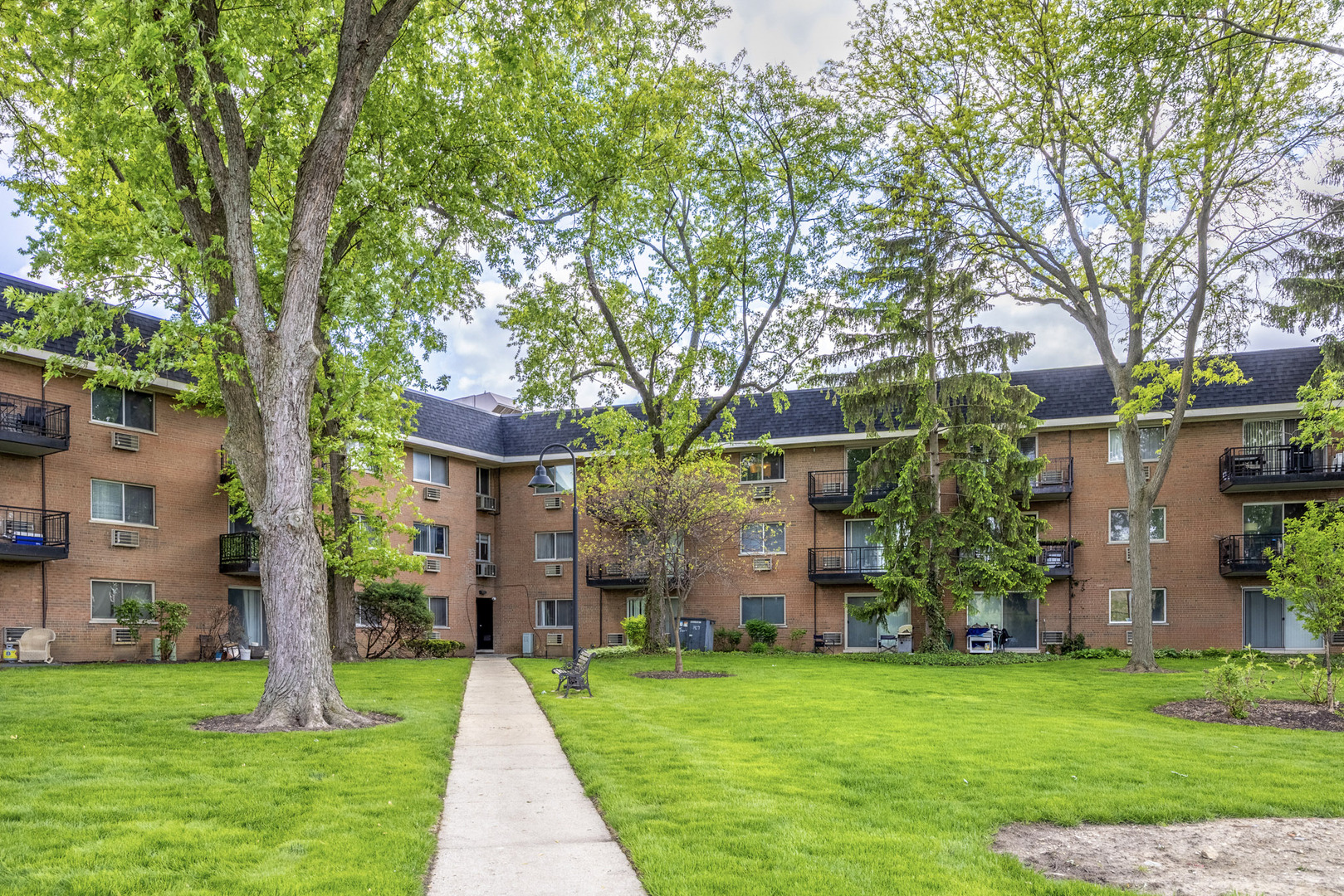 1198 ROYAL GLEN Drive #304A, Glen Ellyn, IL 60137