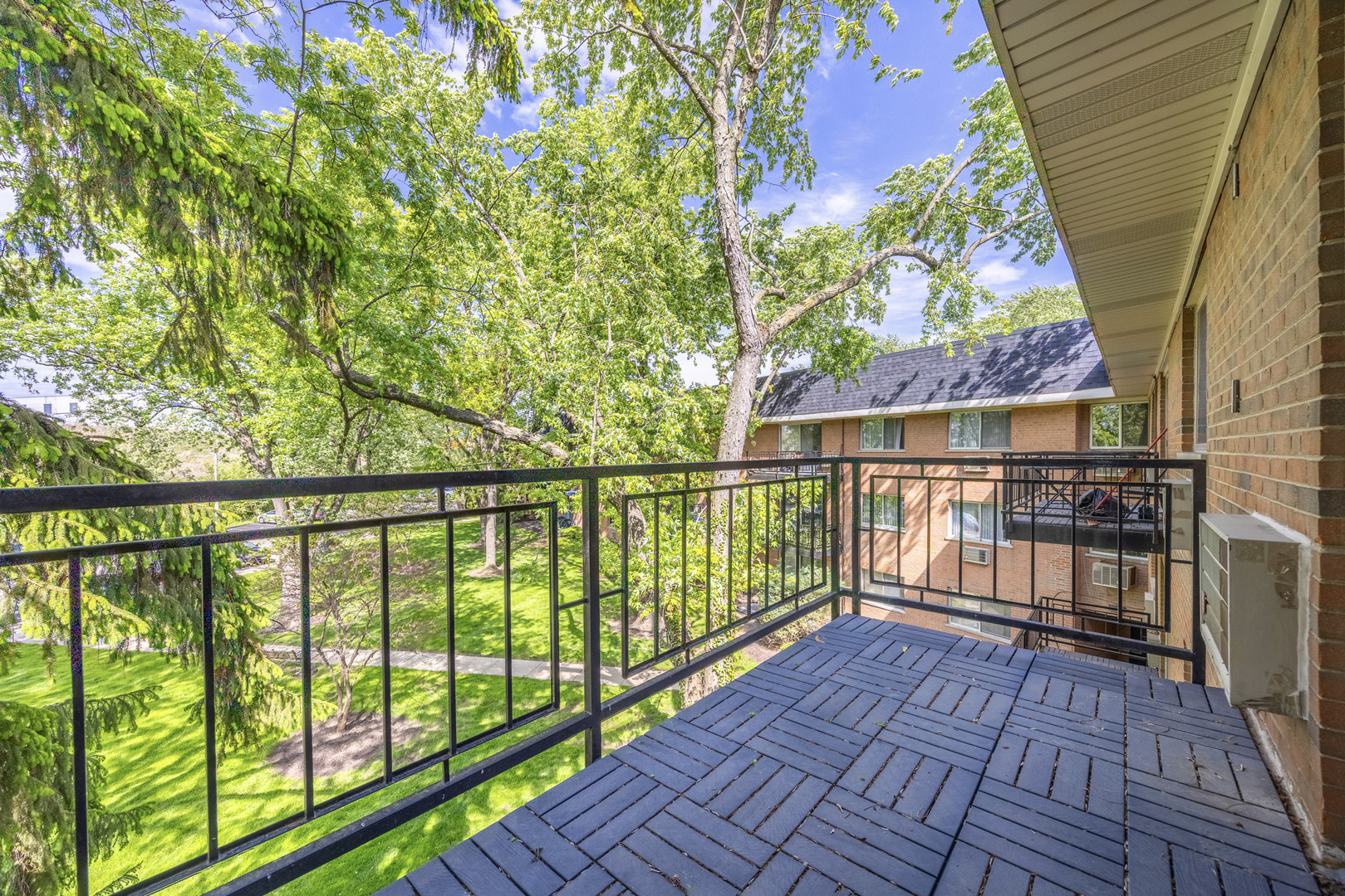 1198 ROYAL GLEN Drive #304A, Glen Ellyn, IL 60137