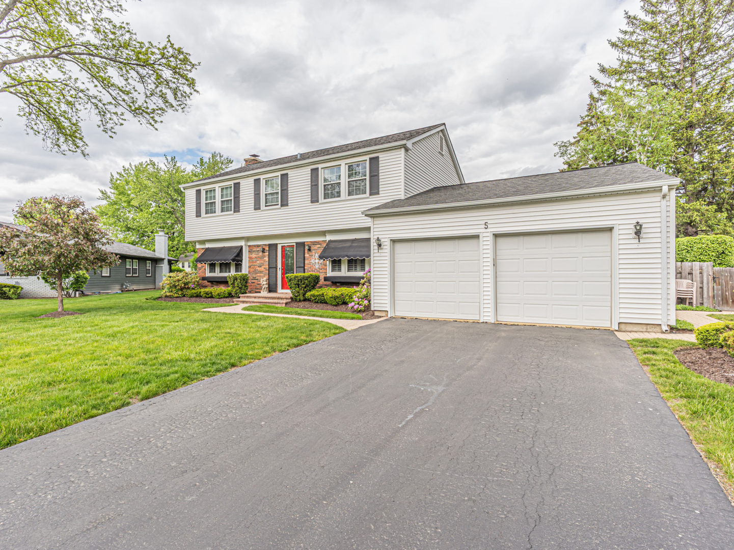5 Knight Hill Lane, Buffalo Grove, IL 60089