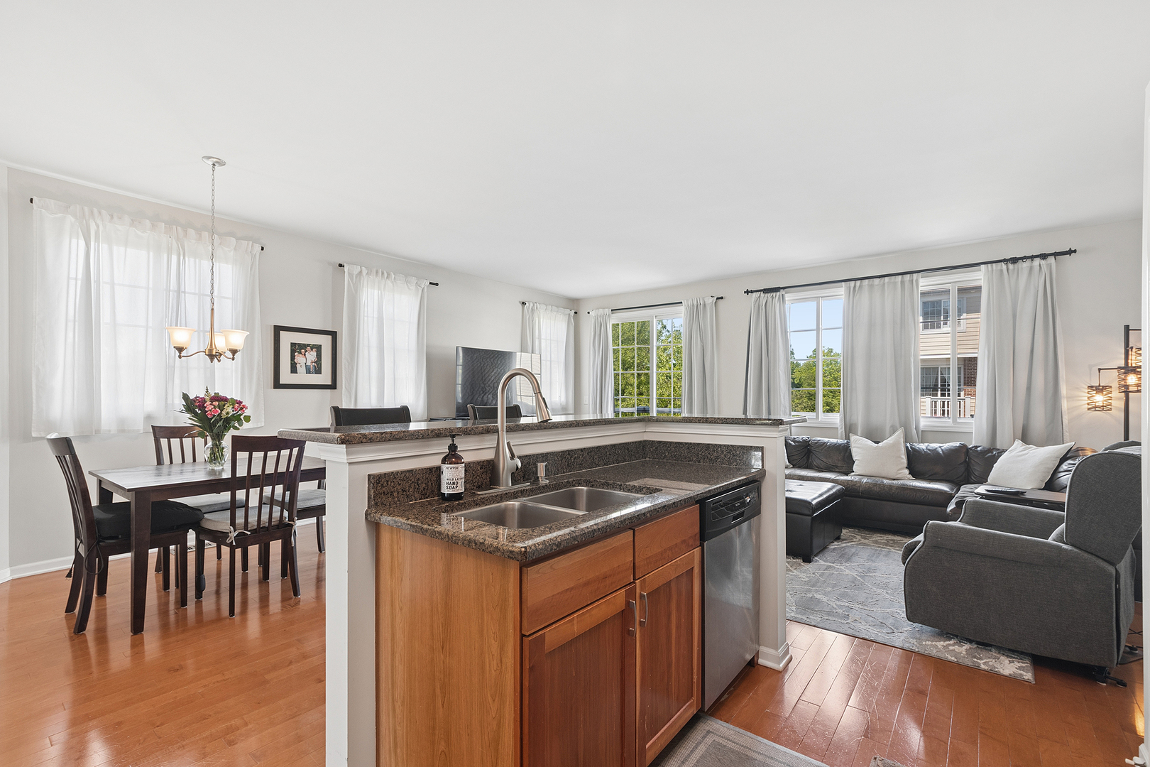 15648 Scotsglen Road, Orland Park, IL 60462