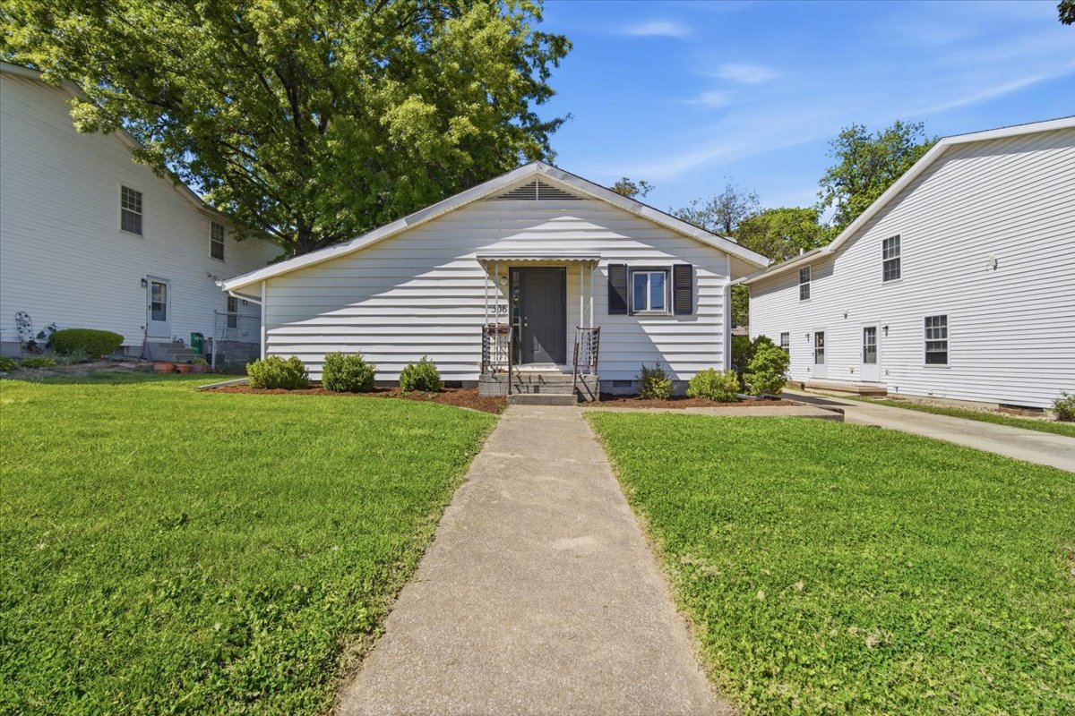 506 E College Avenue, Normal, IL 61761