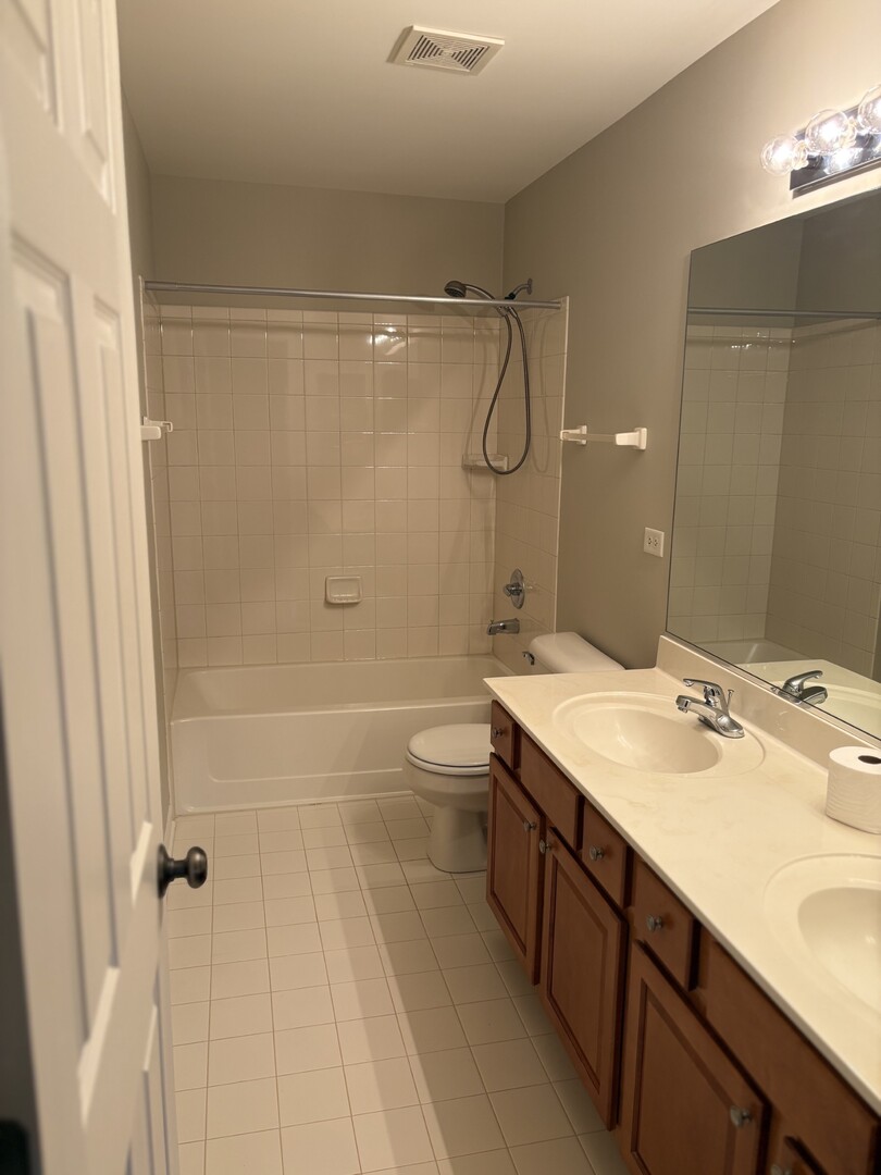2912 Forest Creek Lane, Naperville, IL 60565