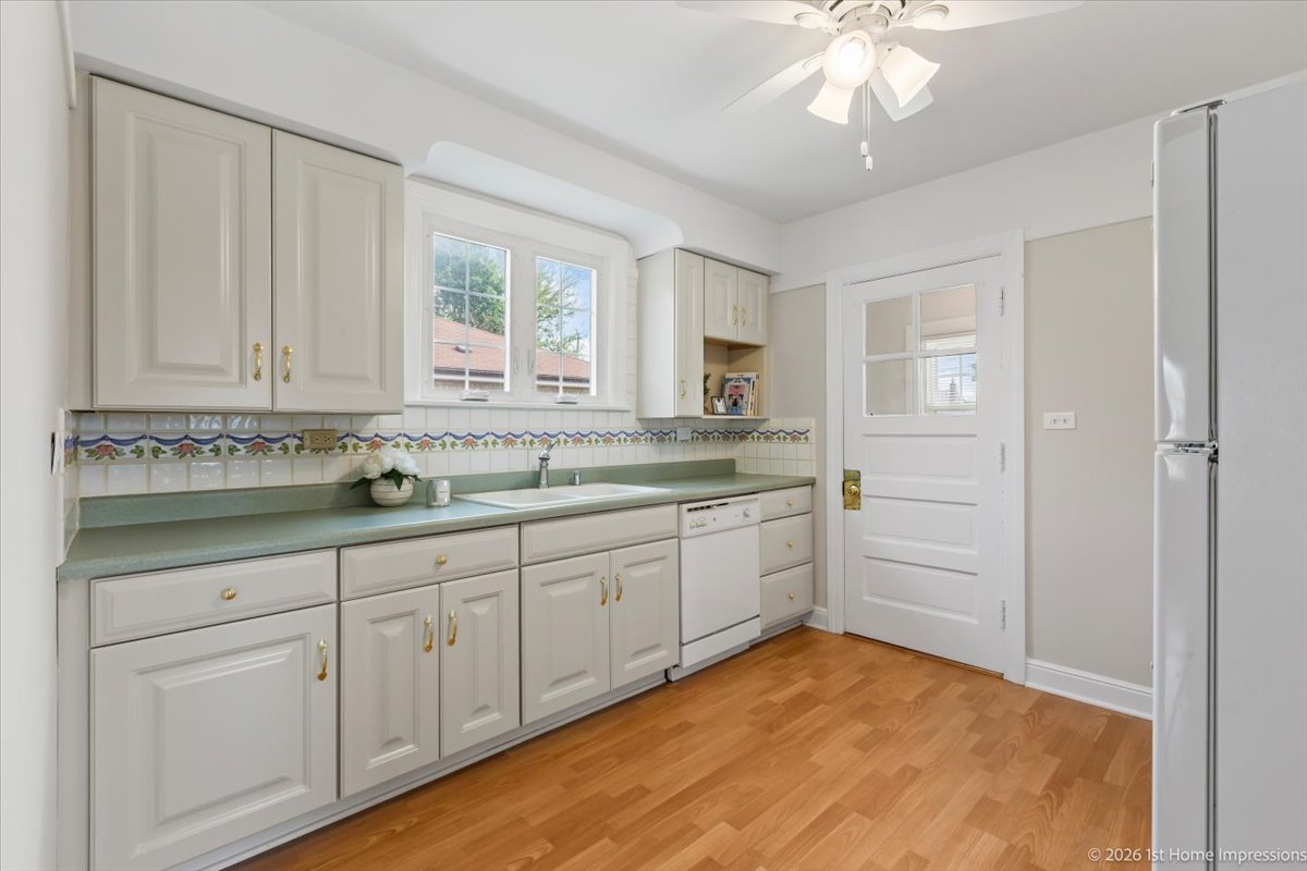 9359 S Richmond Avenue, Evergreen Park, IL 60805
