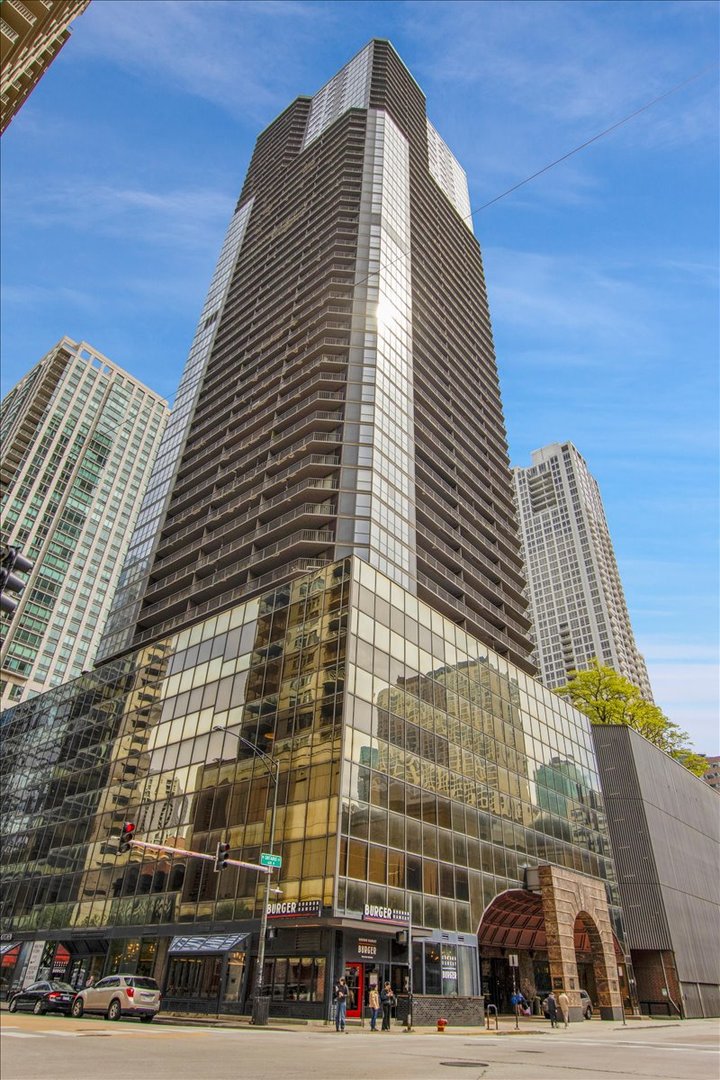 10 E Ontario Street #905, Chicago, IL 60611