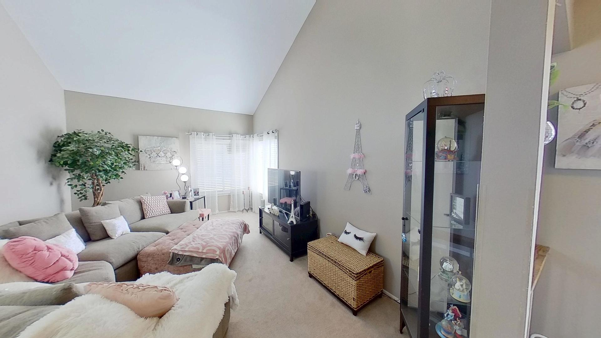 772 Colorado Court #772, Carol Stream, IL 60188