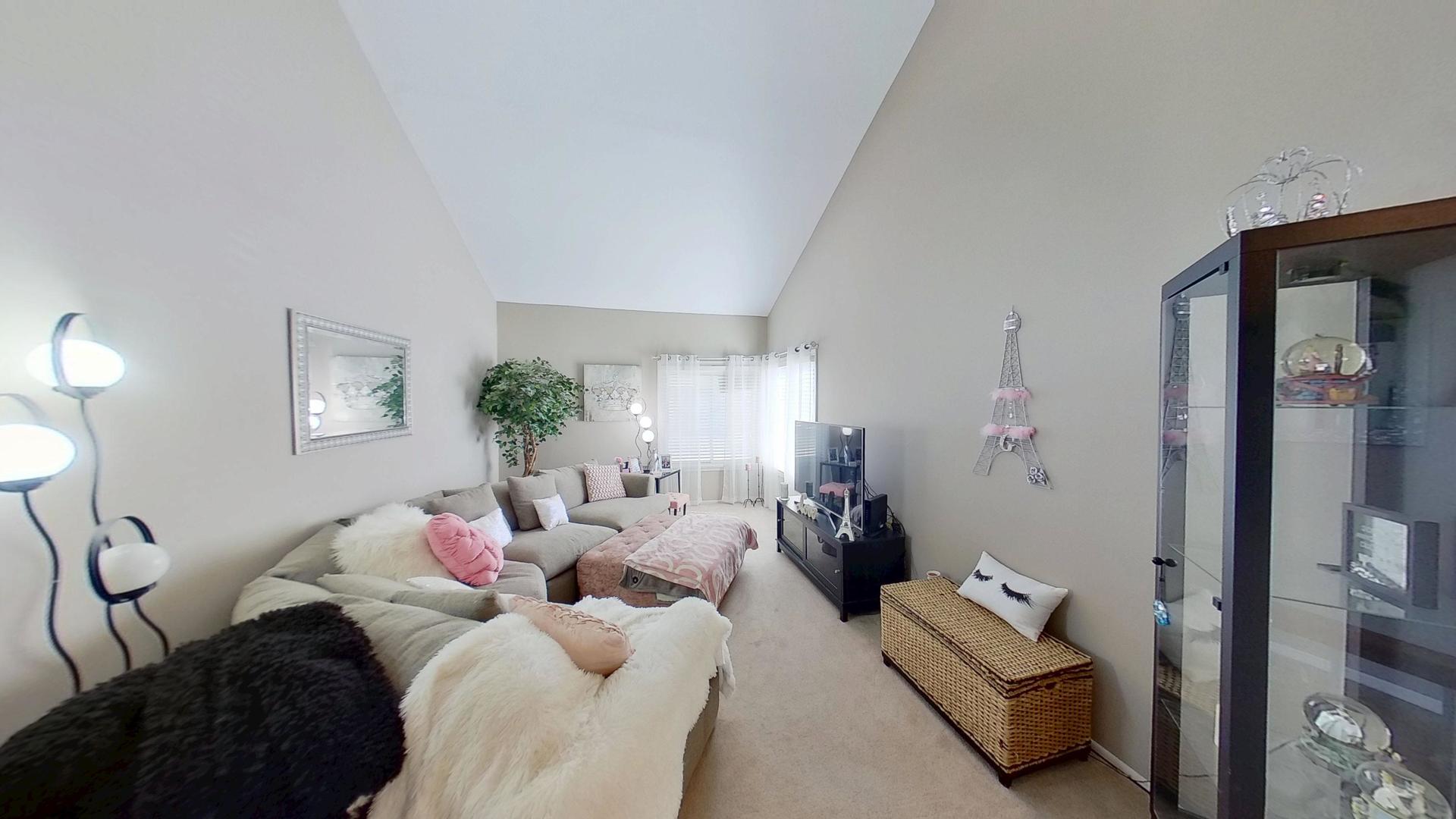 772 Colorado Court #772, Carol Stream, IL 60188