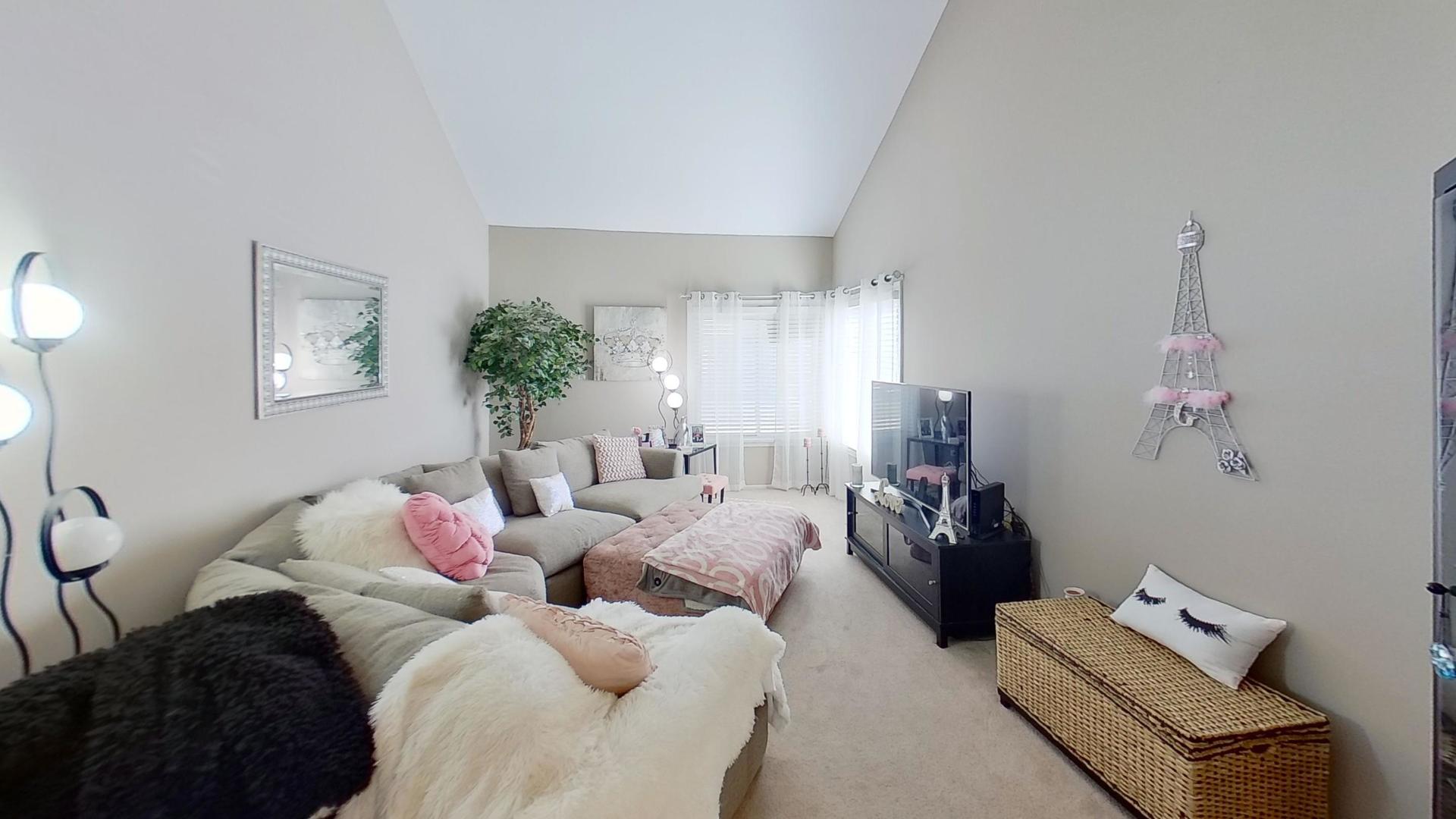 772 Colorado Court #772, Carol Stream, IL 60188