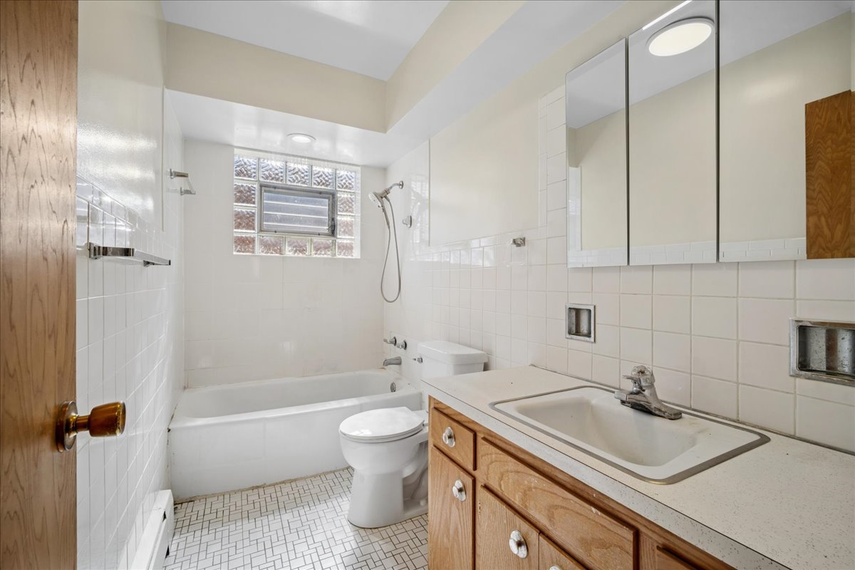 7322 W Crain Street #1FL, Niles, IL 60714