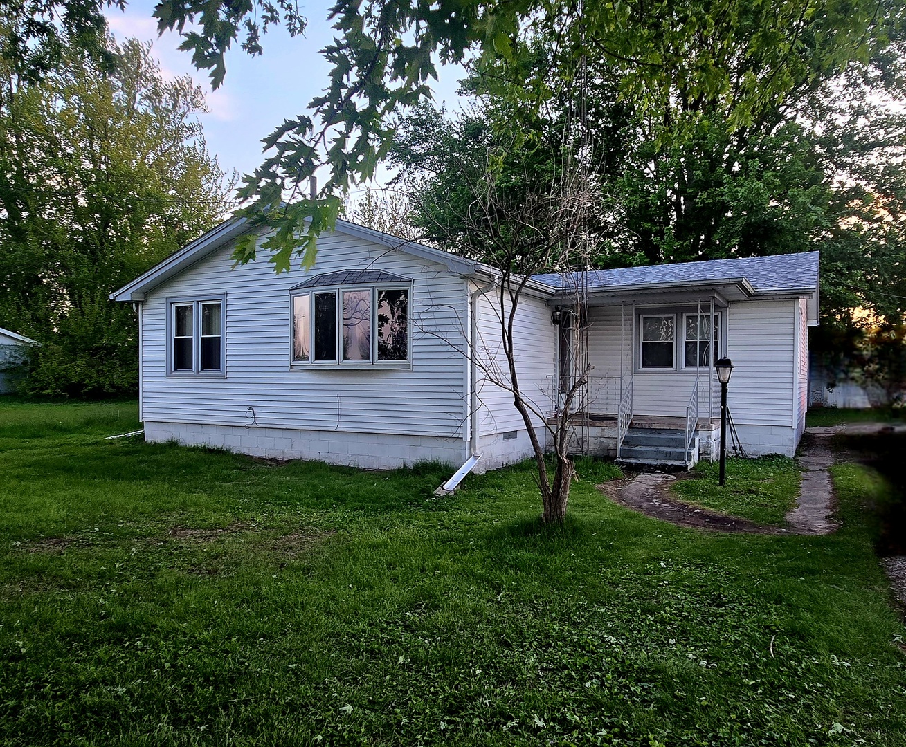 488 S 10000w Road, Bonfield, IL 60913