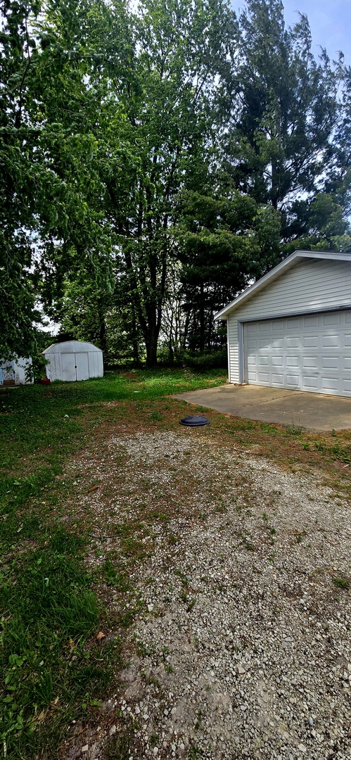 488 S 10000w Road, Bonfield, IL 60913