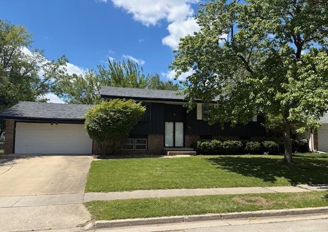 105 S Bayberry Court, Bloomington, IL 61704