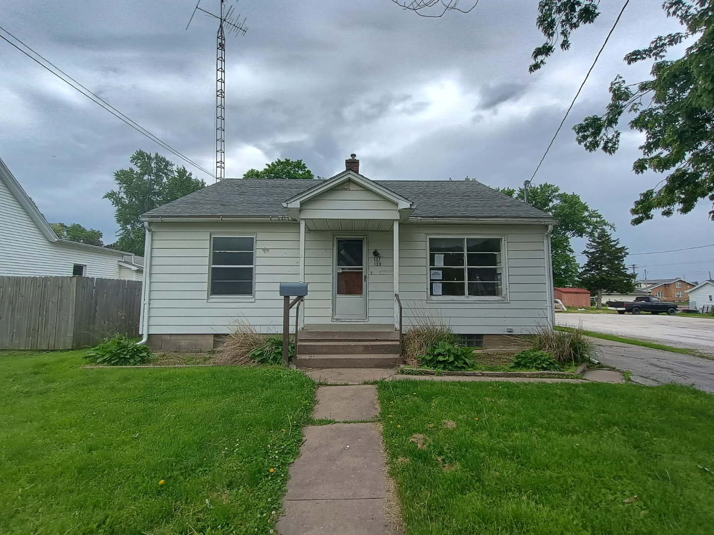 120 E Adams Street, Rushville, IL 62681